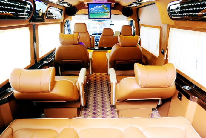 limousine dcar ford transit hà nội